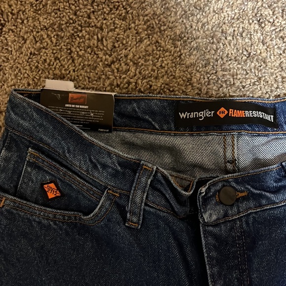 Womens Wrangler FR’s. New with tags. 9x36 - Picture 6 of 6